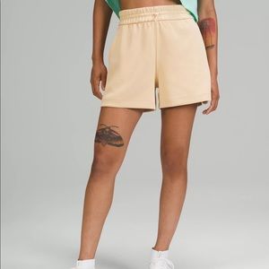 NWT Lululemon Softstreme High-Rise Short 4" size 12 Color Prosecco (PSCO)